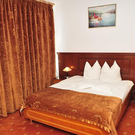 קריובה Hotel Emma Est מראה חיצוני תמונה