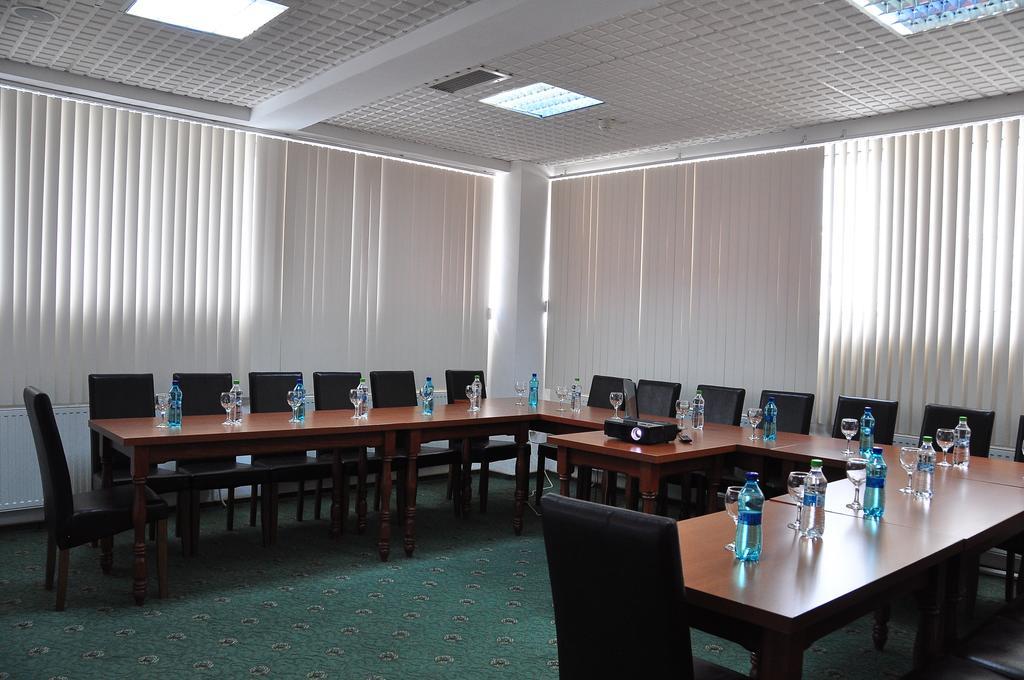 קריובה Hotel Emma Est מראה חיצוני תמונה