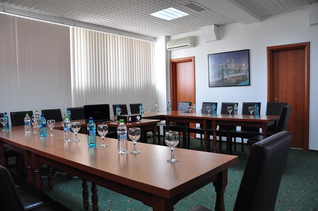 קריובה Hotel Emma Est מראה חיצוני תמונה
