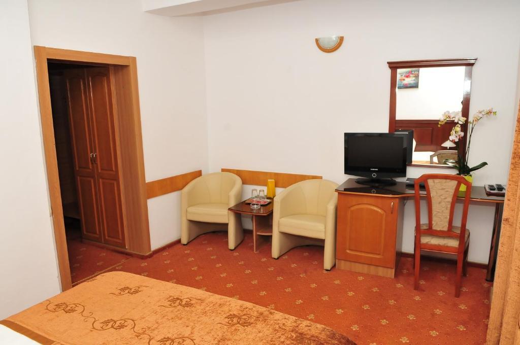 קריובה Hotel Emma Est מראה חיצוני תמונה