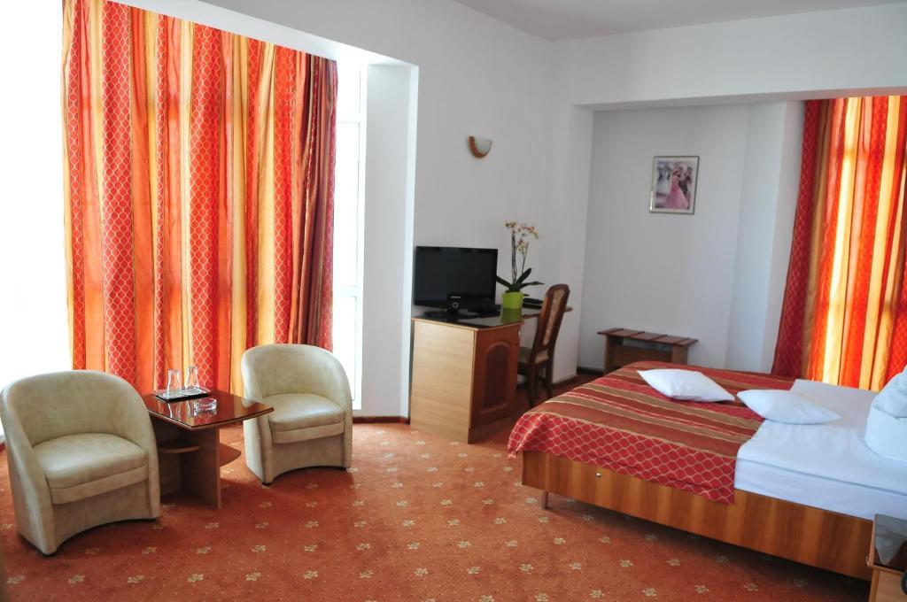 קריובה Hotel Emma Est מראה חיצוני תמונה