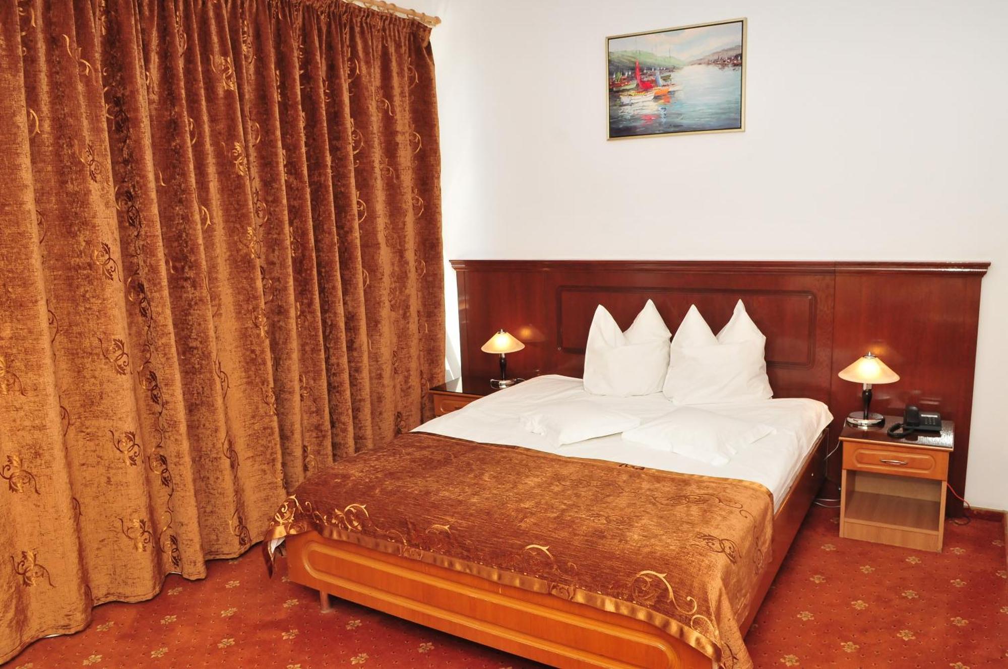 קריובה Hotel Emma Est מראה חיצוני תמונה