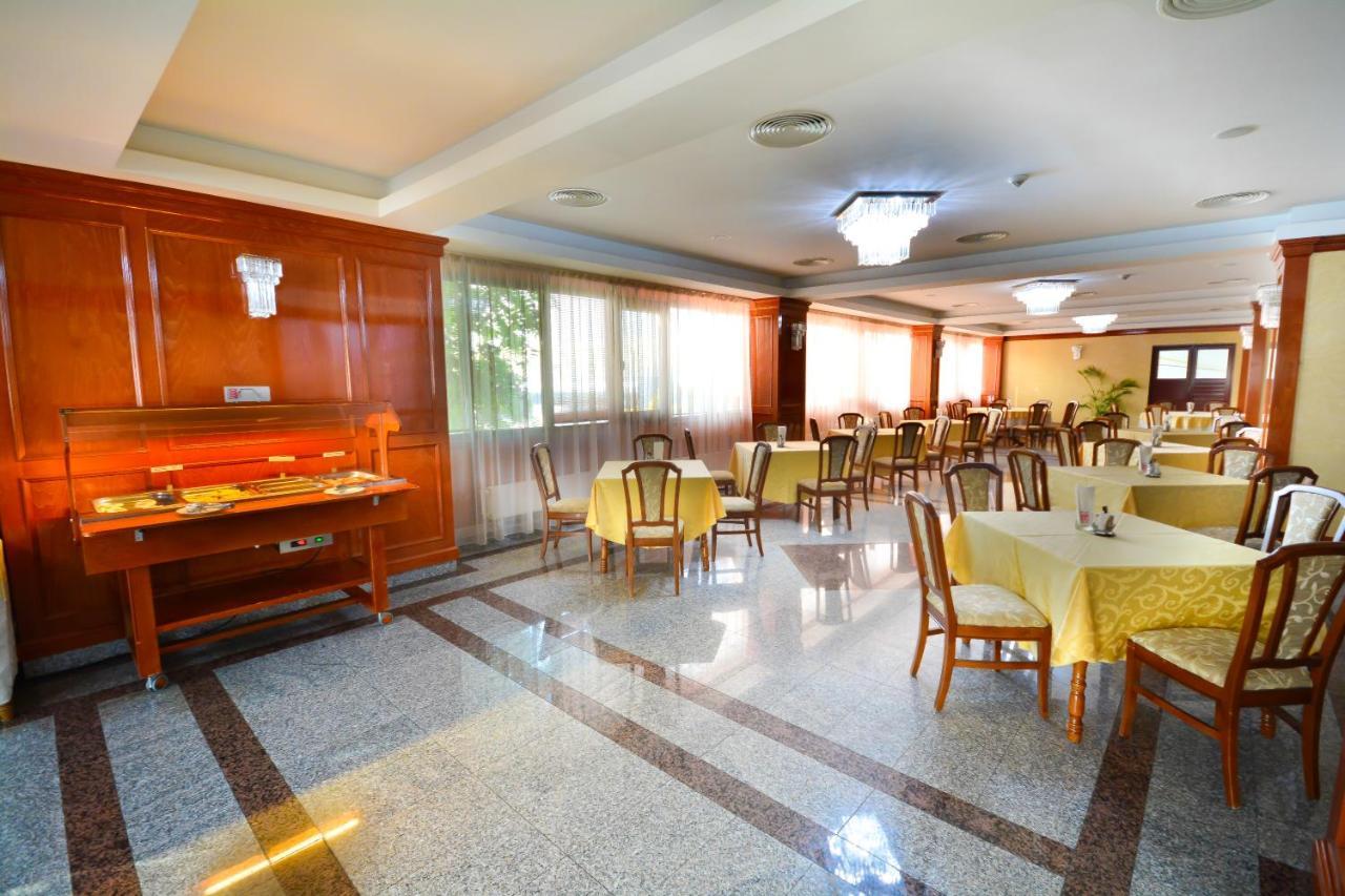 קריובה Hotel Emma Est מראה חיצוני תמונה