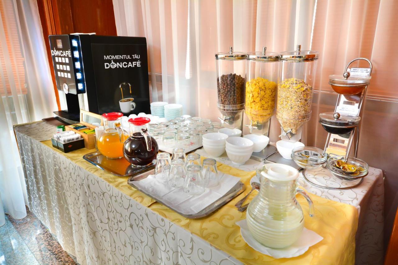 קריובה Hotel Emma Est מראה חיצוני תמונה